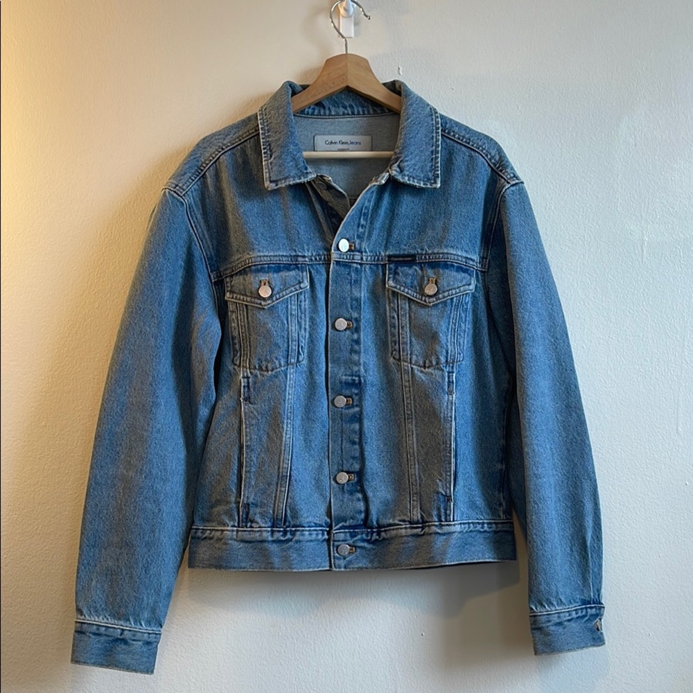 Calvin Klein Jeans Men's Classic Denim Trucker Jacket Small